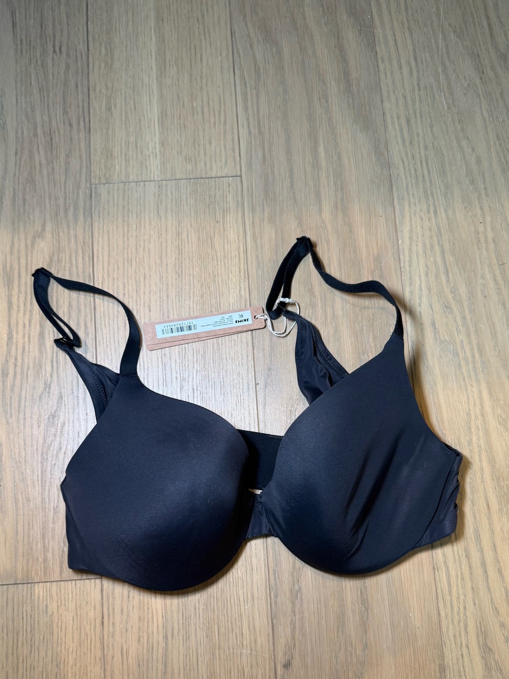 SKIMS Black Seamless Molded T-Shirt Bra - Picture 2 of 5